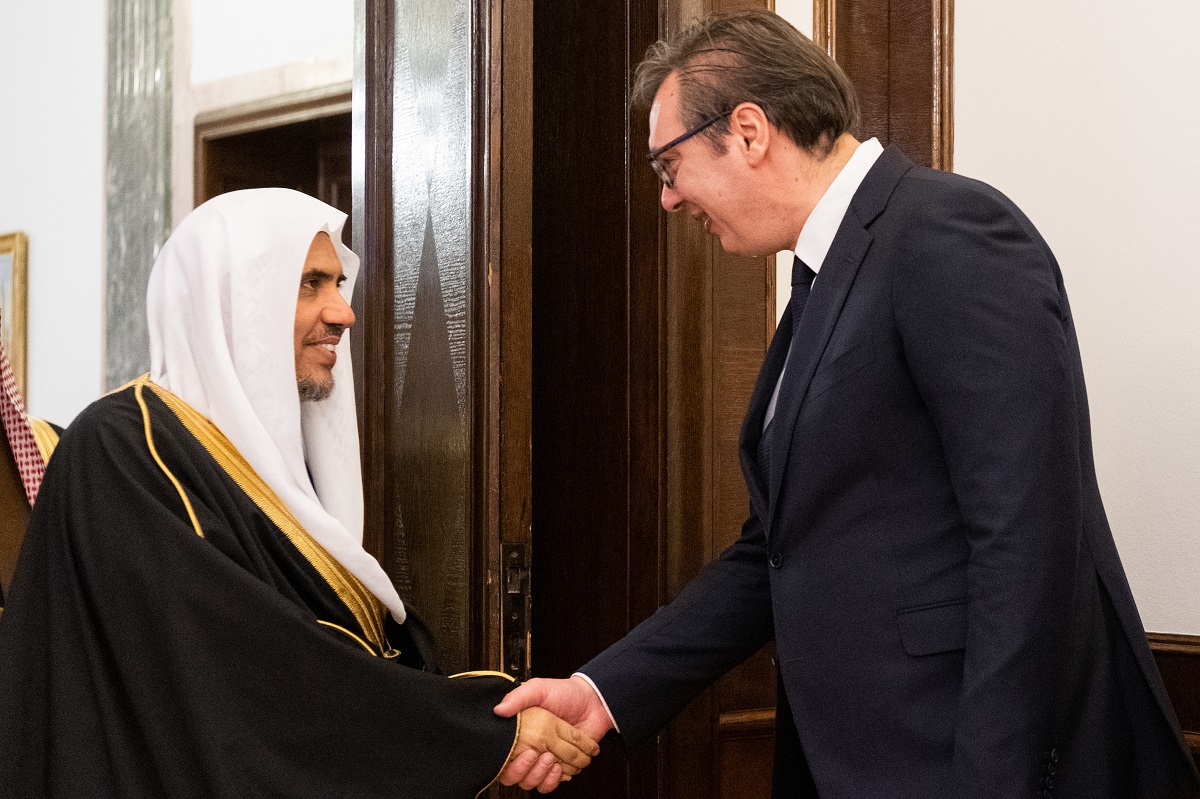 معالي الدكتور العيسى عند لقائه برئيس صربيا ألكسندر فوتشيتش