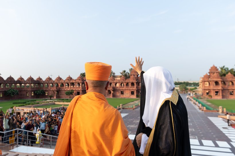 Son Excellence Sheikh Dr. Mohammed Al-Issa, rend visite aux dirigeants hindous à son siège en République de l'Inde