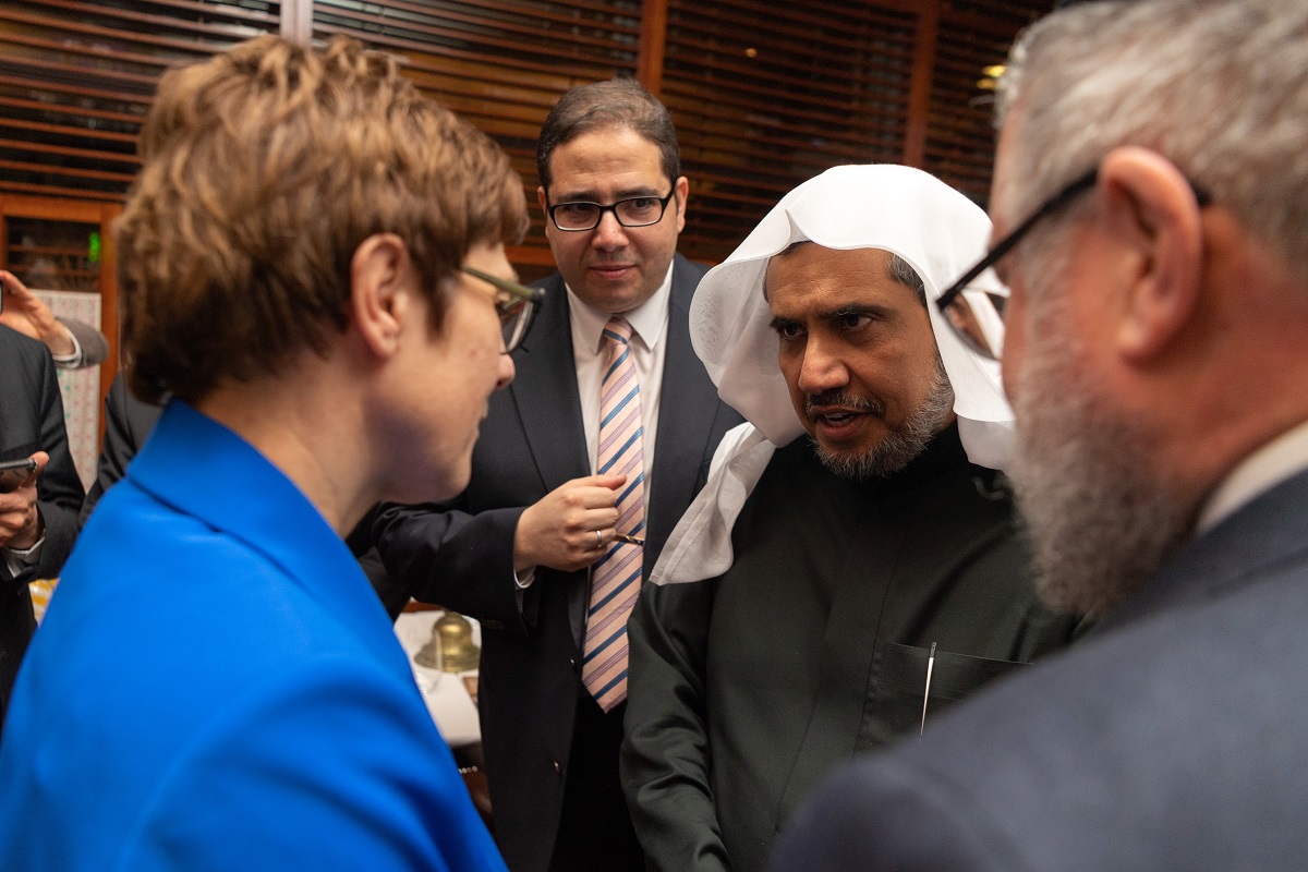 وزيرة الدفاع الألمانية في حوار مع الدكتور العيسى