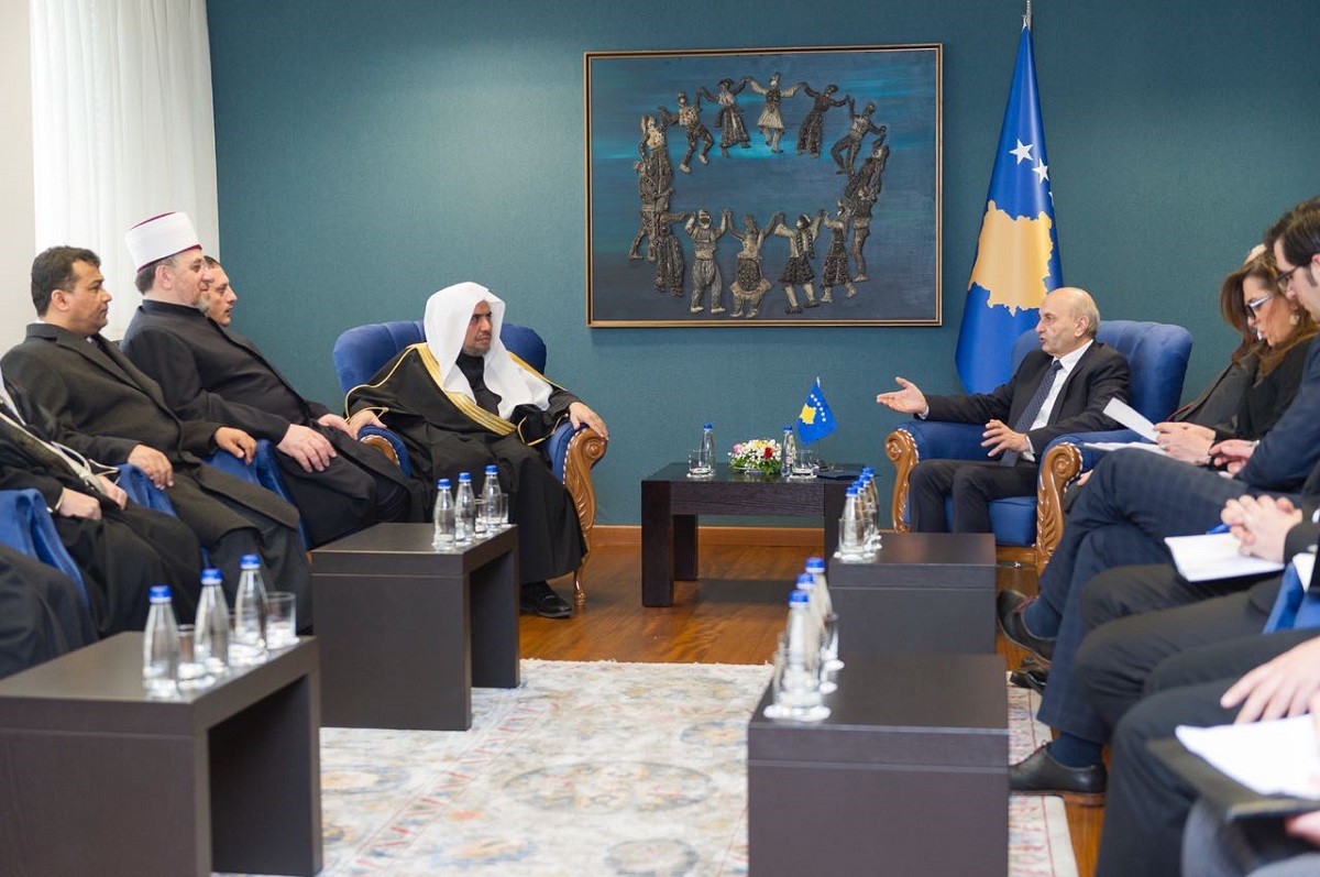 رئيس وزراء كوسوفو عيسى مصطفى مستقبلاً معالي الدكتور العيسى