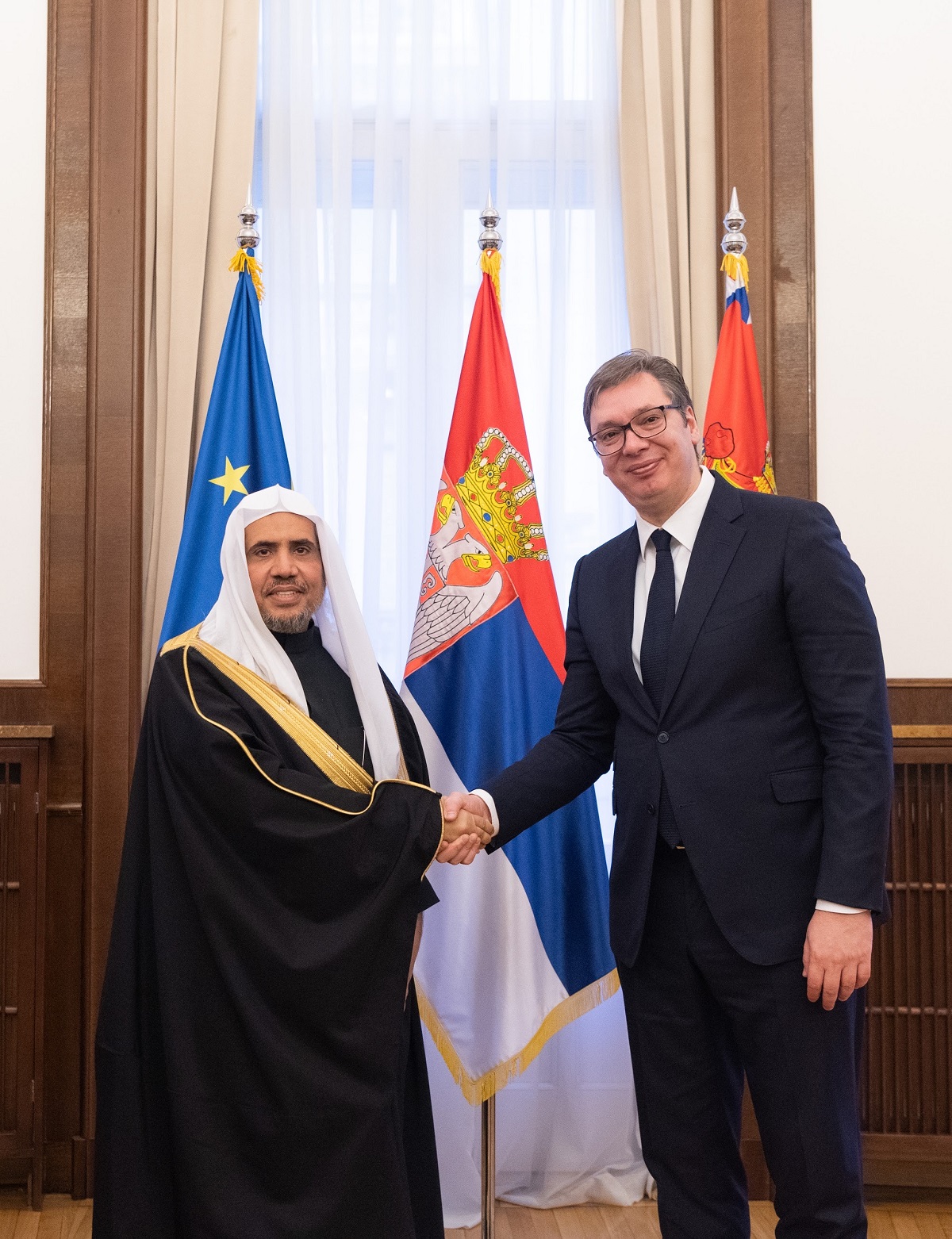 الرئيس الصربي ألكسندر فوتشيتش مستقبلاً معالي الدكتور العيسى في القصر الرئاسي