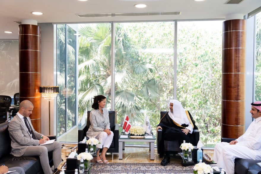 Le Secrétaire Général, Président de l'Organisation des savants musulmans, cheikh Mohammed Al-Issa, a reçu l'Ambassadrice du Royaume du Danemark auprès du Royaume d'Arabie Saoudite