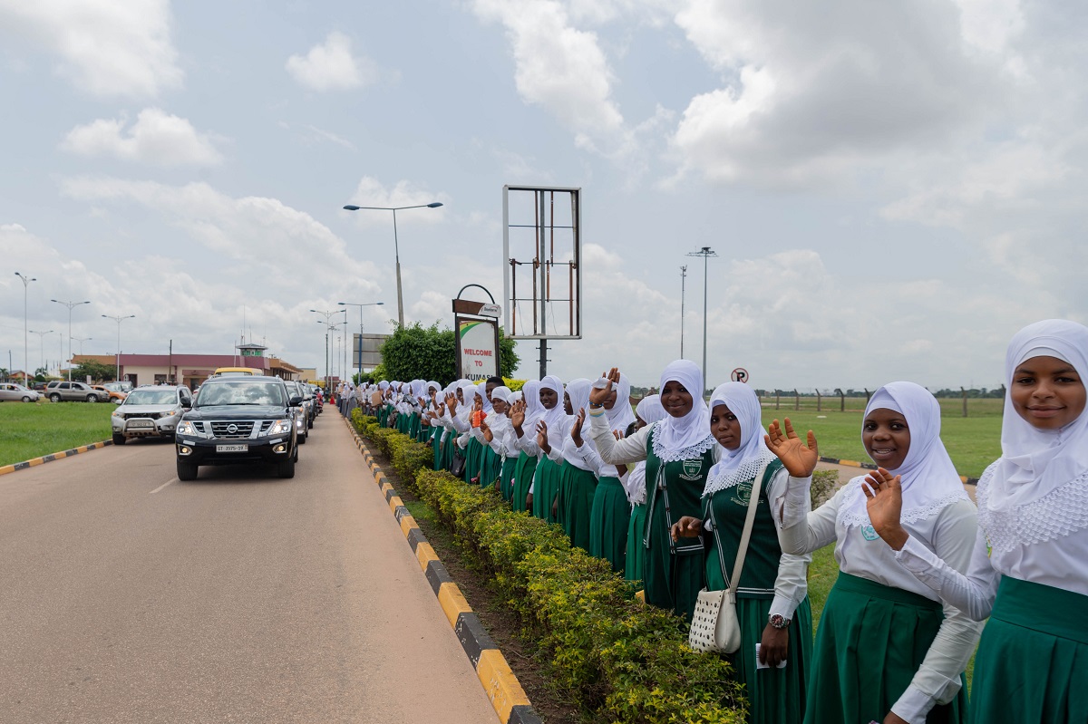 العيسى يلتقي ملك الأشانتي في غانا.. ويدشن حملة مساعدات غذائية