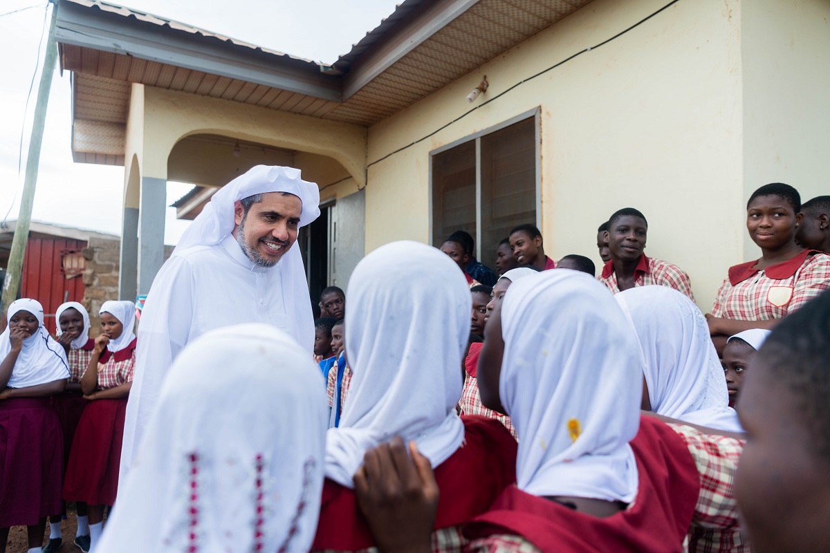 العيسى يلتقي ملك الأشانتي في غانا.. ويدشن حملة مساعدات غذائية