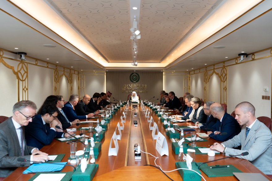 Le Secrétaire général, président de l'Organisation des savants musulmans, cheikh Mohammed Al-Issa,  a reçu au siège de la LIM à Riyad, les ambassadeurs de l'Union européenne auprès du Royaume