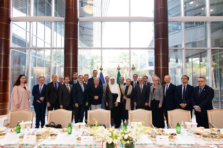 Le Secrétaire général, président de l'Organisation des savants musulmans, cheikh Mohammed Al-Issa,  a reçu au siège de la LIM à Riyad, les ambassadeurs de l'Union européenne auprès du Royaume