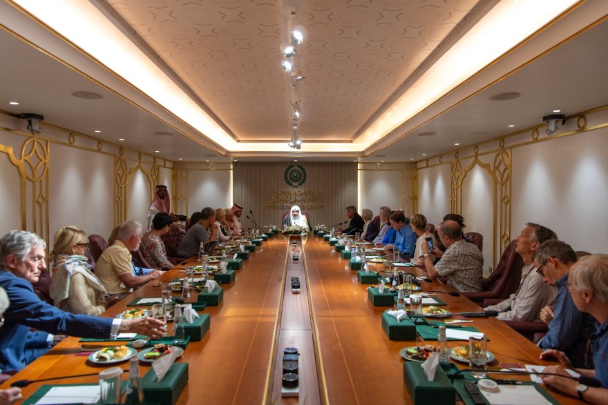 استقبل معالي الأمين العام وفدًا أكاديمياً من خريجي جامعة هارفارد، برئاسة السفير الأمريكي السابق لدى أفغانستان، الجنرال كارل ايكنبيري