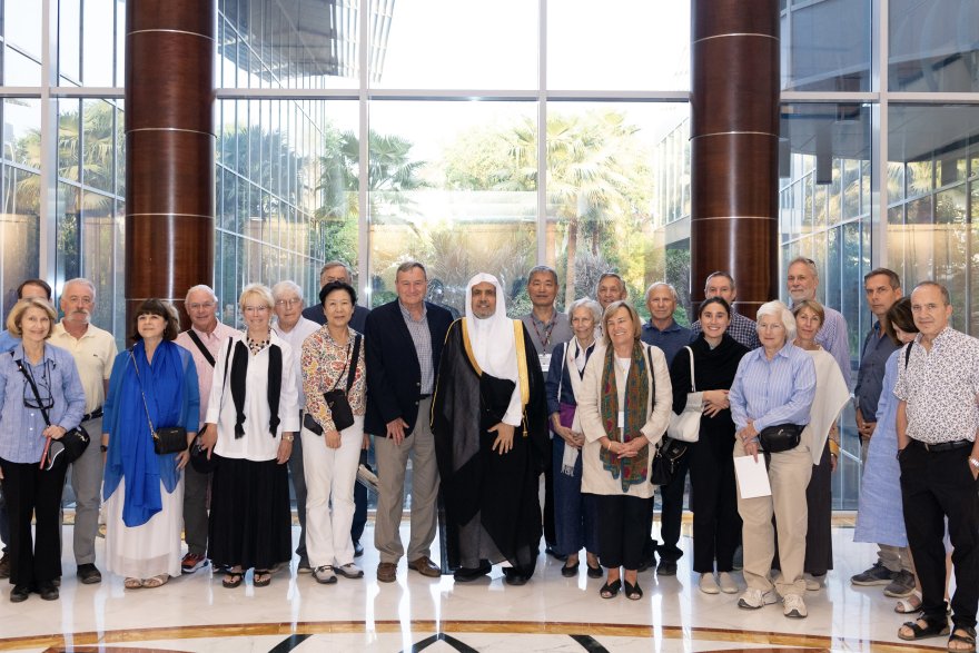 His Excellency Sheikh Dr. Mohammed Al-Issa, welcomed an academic delegation of Harvard University graduates