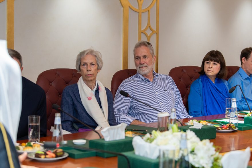 سیکرٹری جنرل رابطہ اور چیئرمین مسلم علماء کونسل عزت مآب شیخ ڈاکٹر محمد العیسی نے ریاض میں اپنے دفتر میں ہارورڈ یونیورسٹی کے فارغ التحصیل طلبہ کے ایک وفد کا استقبال کیا