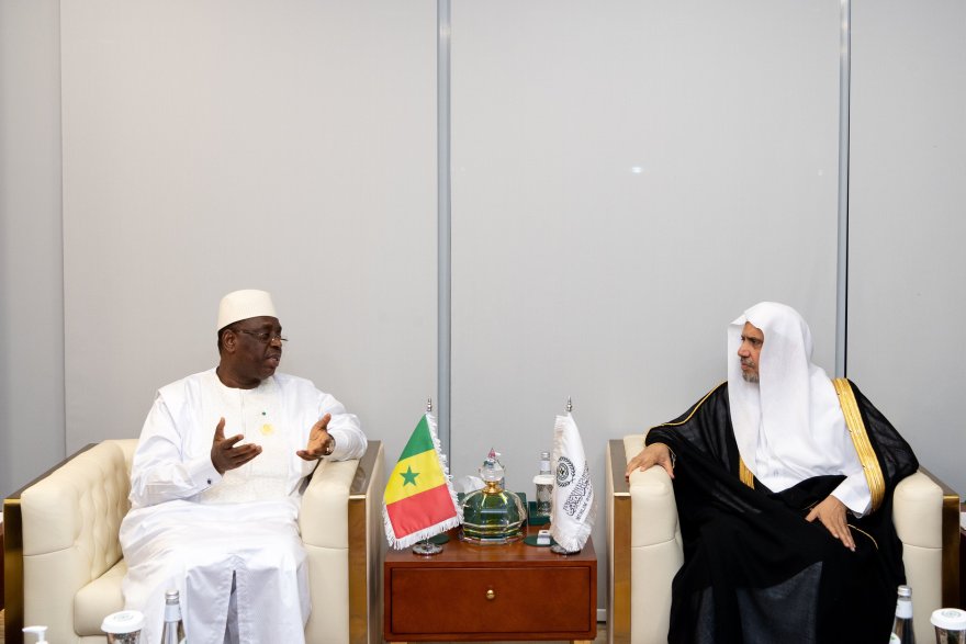 M. Macky Sall, Président de la République du Sénégal, a visité le bureau de la Ligue islamique mondiale . qui l'accompagnait ont été accueillis par cheikh Mohammed Al-Issa