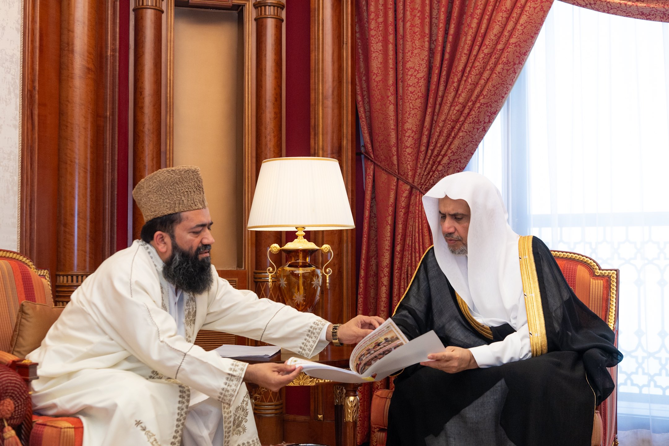 Le Secrétaire général de la LIM, cheikh Mohammed Al-Issa a reçu le président de l'Organisation des Imams, Cheikh Muhammad Abdul Khabir Azad .