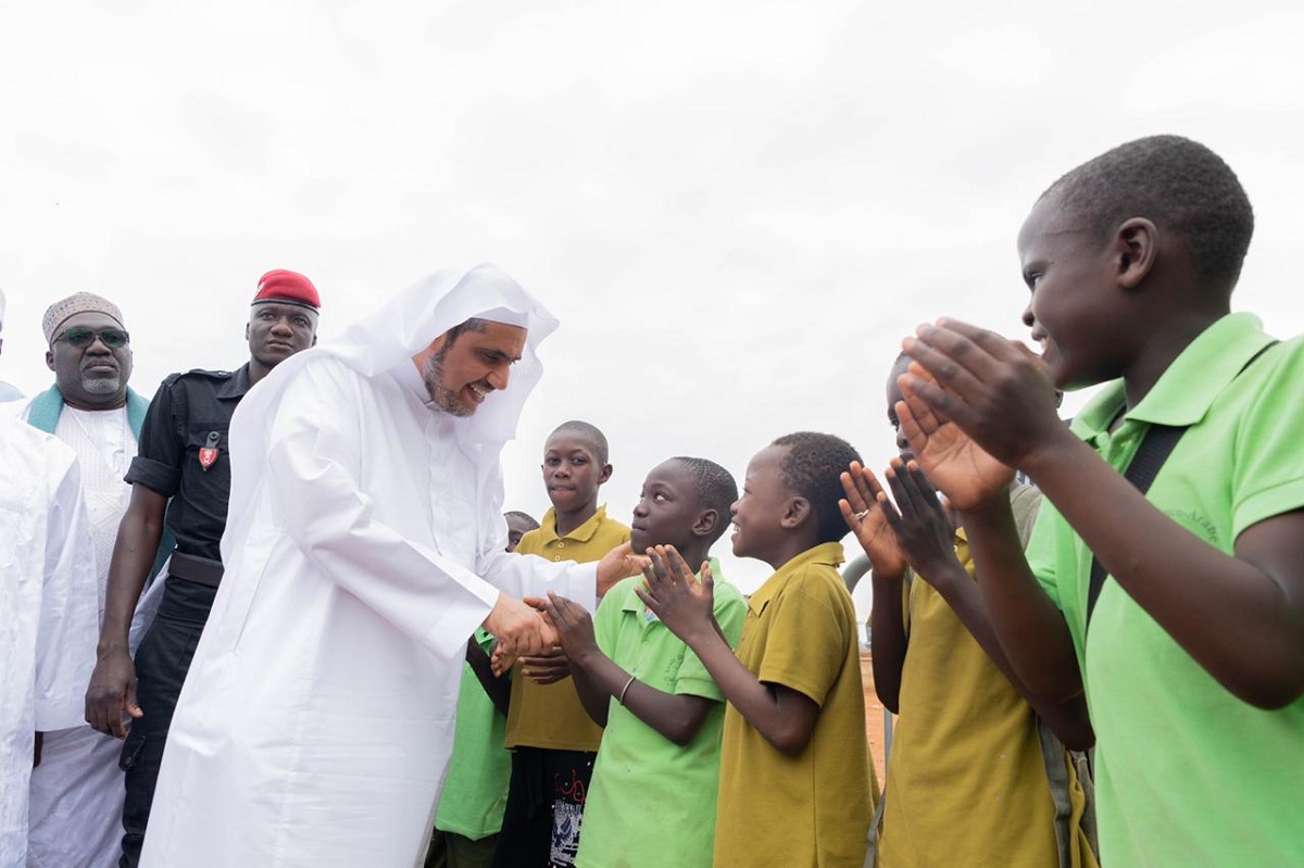 ضمن برامج رابطة العالم الإسلامي في القارة الإفريقية د. العيسى يدشن مشروعات إغاثية وتنموية في السنغال