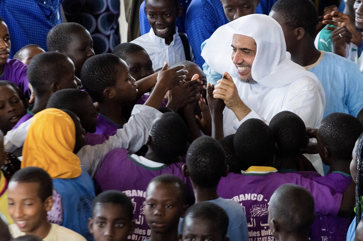 ضمن برامج رابطة العالم الإسلامي في القارة الإفريقية د. العيسى يدشن مشروعات إغاثية وتنموية في السنغال