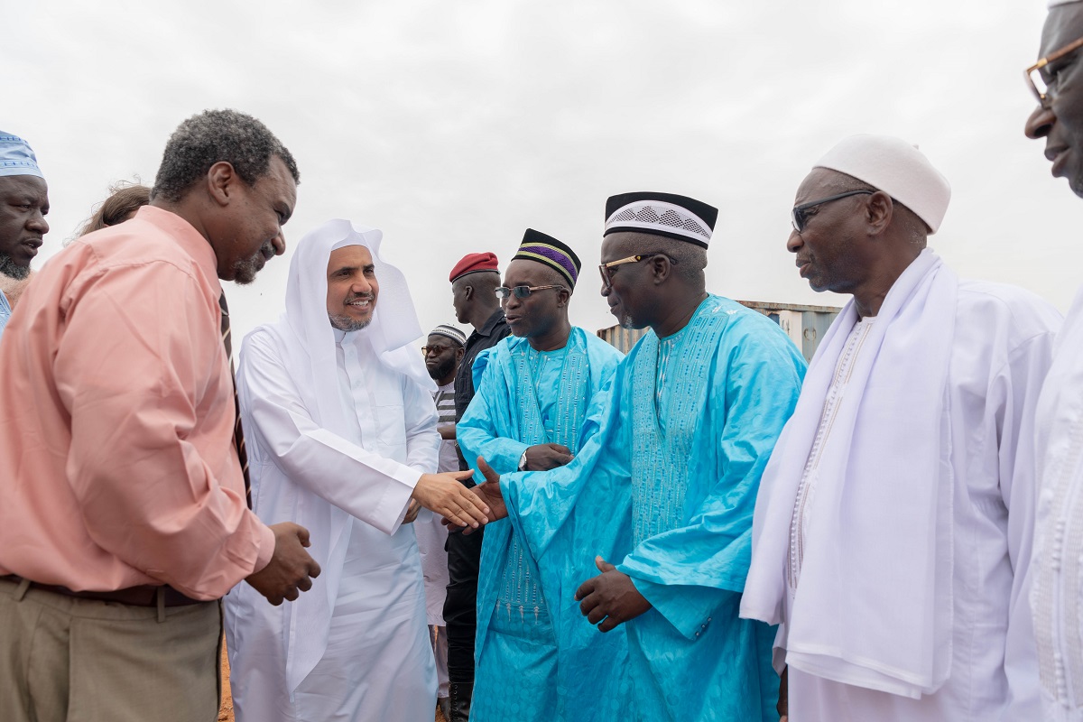 ضمن برامج رابطة العالم الإسلامي في القارة الإفريقية د. العيسى يدشن مشروعات إغاثية وتنموية في السنغال