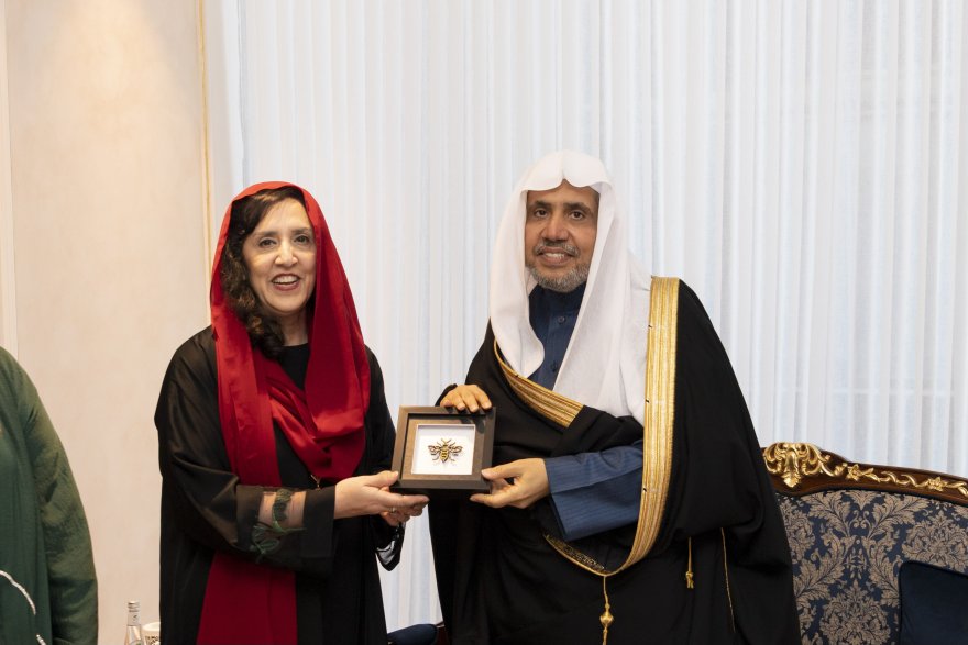 سیکرٹری جنرل رابطہ اور چیئرمین مسلم علماء کونسل عزت مآب شیخ ڈاکٹر ‫محمد العیسی‬  نے آج سہ پہر اپنے دفتر میں مانچسٹر،برطانیہ کی لارڈ میئر محترمہ یاسمین ڈار اور ان کے ہمراہ وفد کا استقبال کیا۔