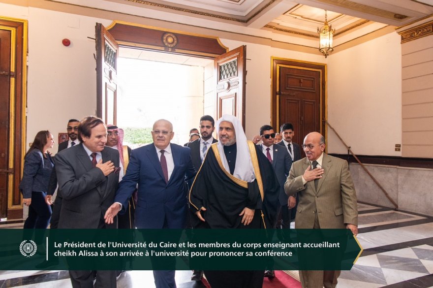 Y ont participé près de 3000 cheikhs, parmi lesquels le Mufti d'Egypte, des doyens d’universités  :
