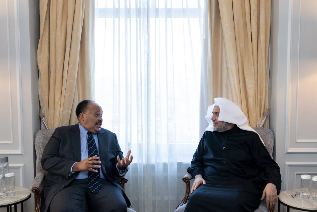 Dans le cadre d’initiatives des NU, d'initiatives religieuses et de dialogue avec de grands groupes de réflexion