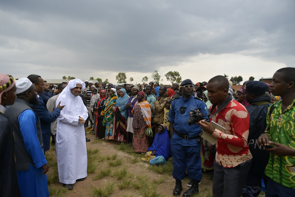 د. العيسى يشرف على برامج الرابطة لمكافحة العمى في أفريقيا.. ويزور مراكز الرعاية الاجتماعية في بوروندي