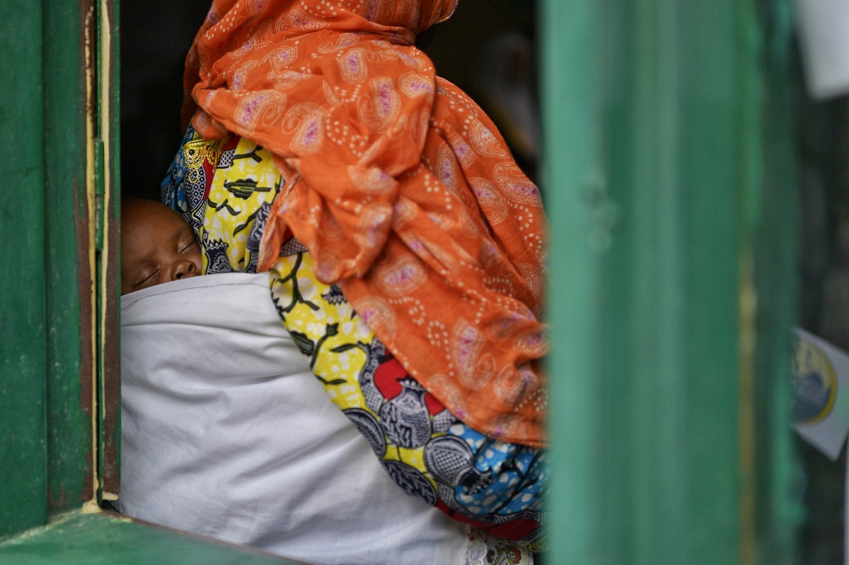 د. العيسى يشرف على برامج الرابطة لمكافحة العمى في أفريقيا.. ويزور مراكز الرعاية الاجتماعية في بوروندي