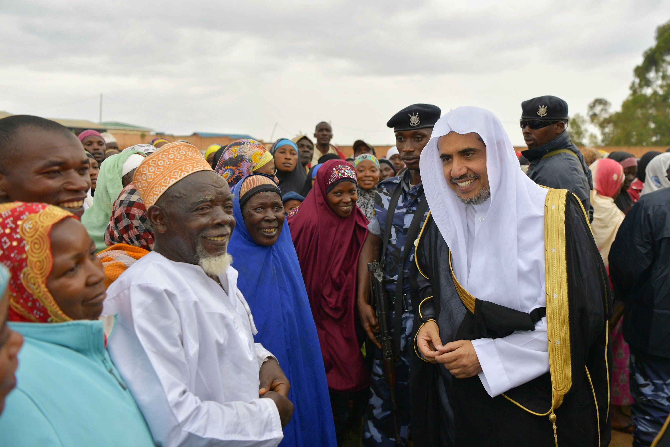 د. العيسى يشرف على برامج الرابطة لمكافحة العمى في أفريقيا.. ويزور مراكز الرعاية الاجتماعية في بوروندي