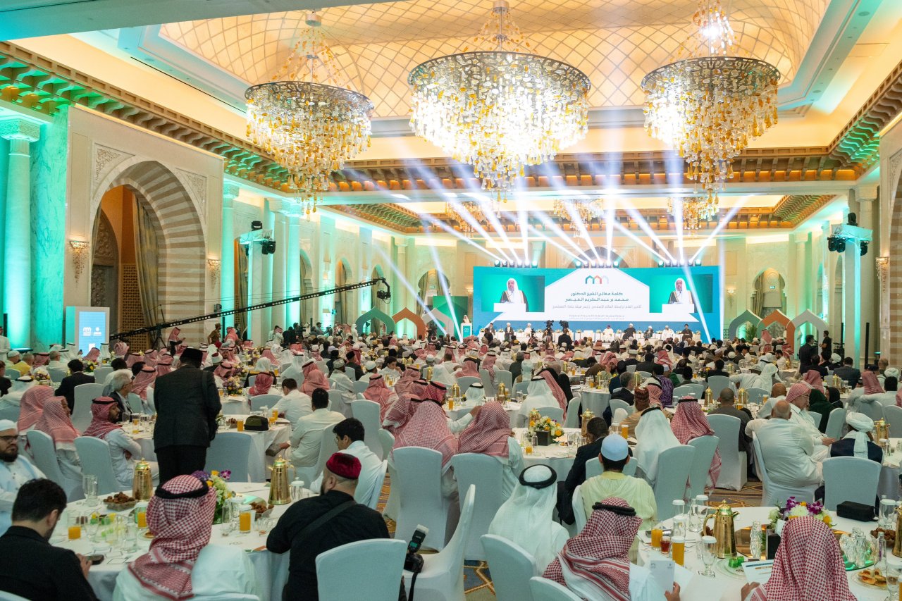 ‏التطلع لعزم المؤتمرين على تعزيز التفاهُم والتعاوُن بين المذاهب الإسلامية لخدمة الأهداف المشتركة، ولا سيما ما يتعلَّق بالقضايا الكبرى، ومواجهة خطابات التطرف الطائفي وشعاراته وممارساته