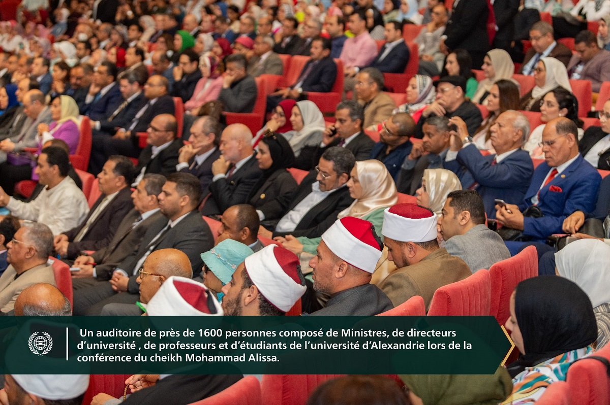 En présence de près de 1600 personnes, parmi lesquelles des Ministres, des directeurs d'universités, des doyens de facultés, des universitaires et des étudiants :