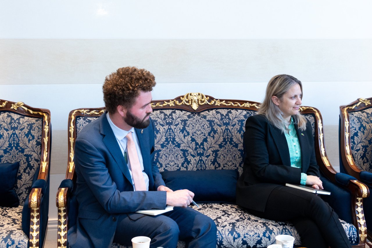 Earlier today, in his Riyadh office, His Excellency Sheikh Dr. Mohammed Al-Issa, Secretary-General of the Muslim World League , met with His Excellency Mr. Barney Riley