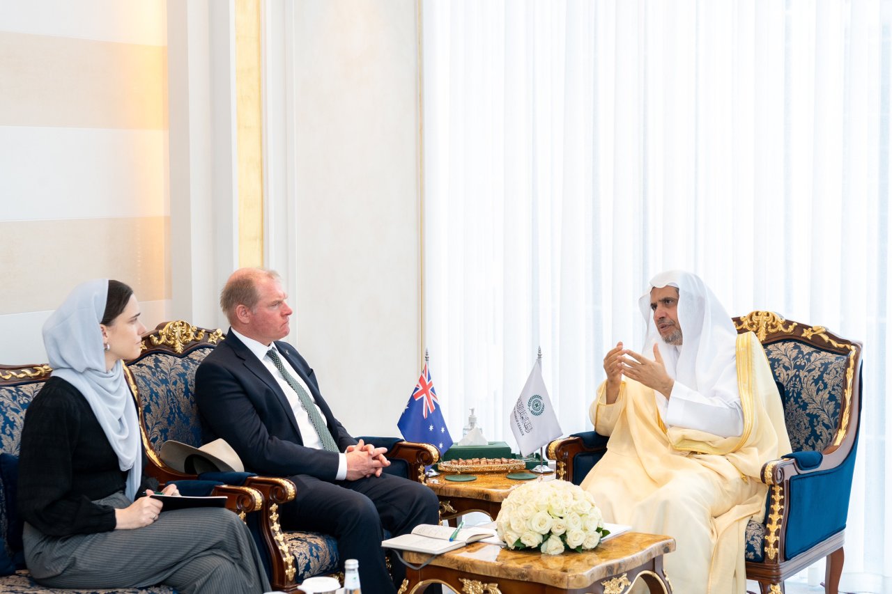 التقى معالي الأمين العام، الشيخ د.⁧‫محمد العيسى‬⁩ في مكتبه بالرياض، سعادة سفير أستراليا لدى المملكة العربية السعودية، السيد مارك دونوفان