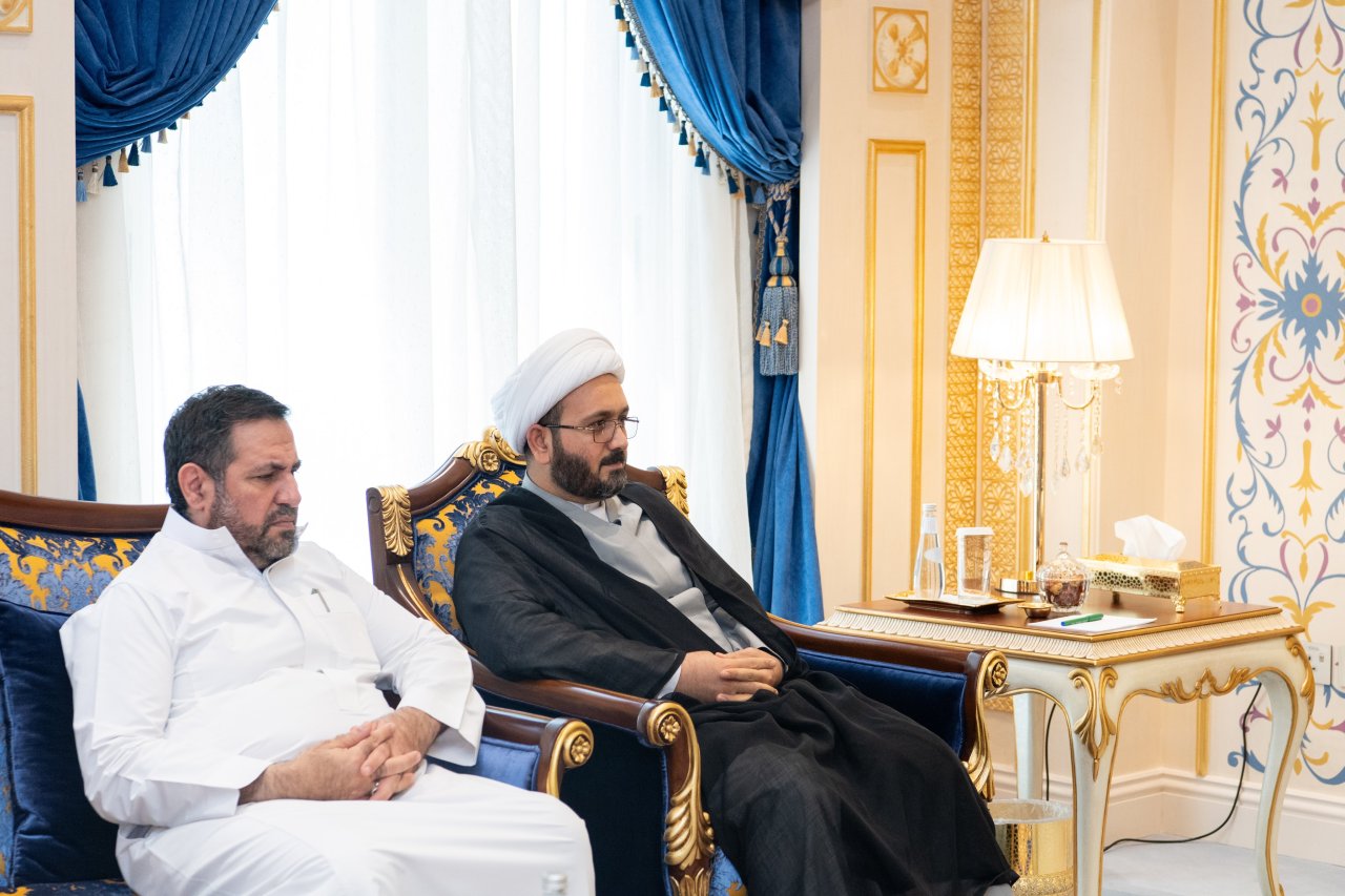 استقبل معالي الأمين العام رئيس هيئة علماء المسلمين فضيلة الشيخ د.⁧‫محمد العيسى‬⁩، في مكتب معاليه بمكة المكرمة، معاليَ رئيس ديوان الوقف الشيعي العراقي الدكتور حيدر حسن الشمري