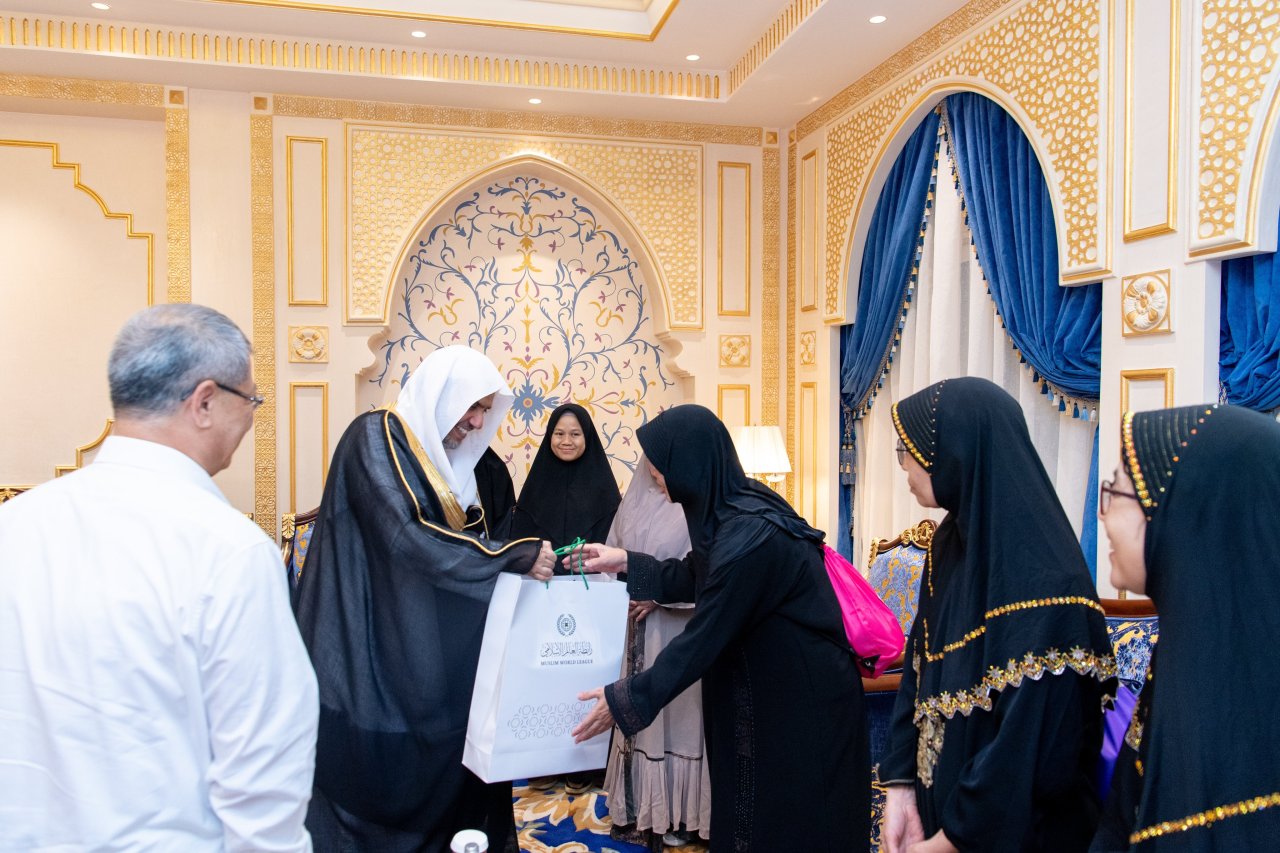 At the headquarters of the MWL in Makkah, His Excellency Sheikh Dr.Mohammed Alissa, Secretary-General of the MWL and Chairman of the Organization of Muslim Scholars, met with His Eminence, the President of the Muslim Association in Taipei