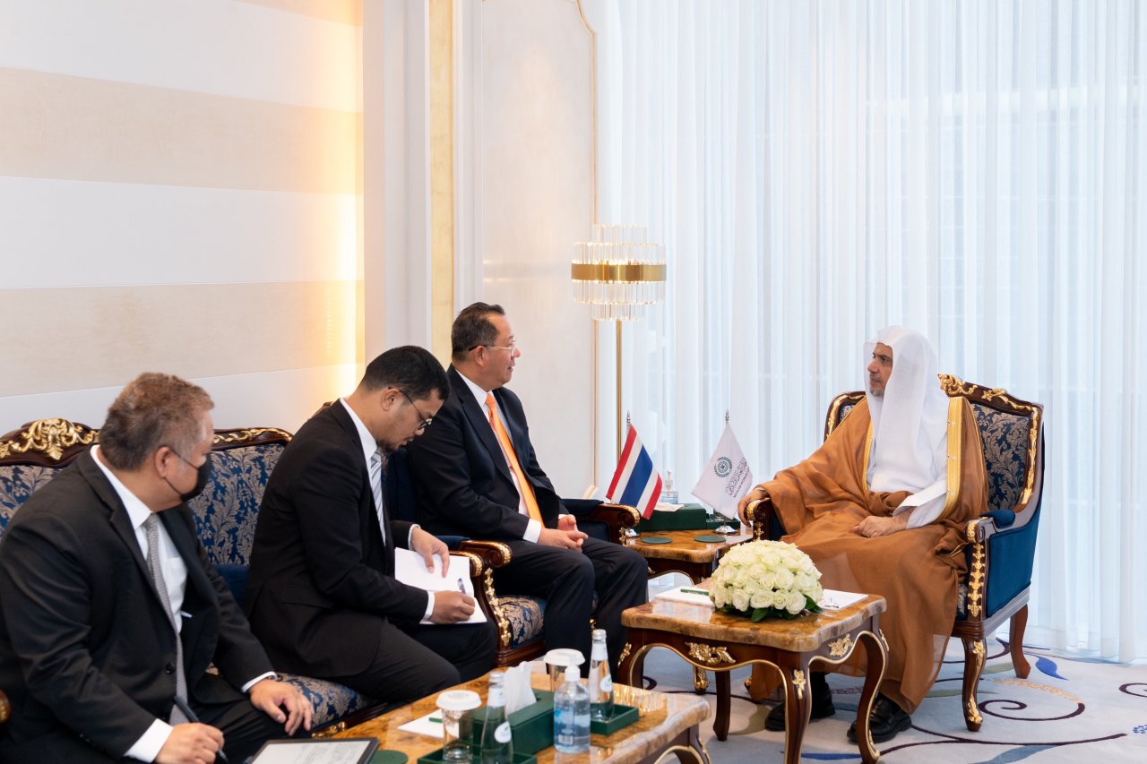 In his Riyadh office, His Excellency Sheikh Dr. Mohammed Al-Issa, Secretary-General of the MWL, met with His Excellency Ambassador Darm Boontham, Ambassador of Thailand to Saudi Arabia.