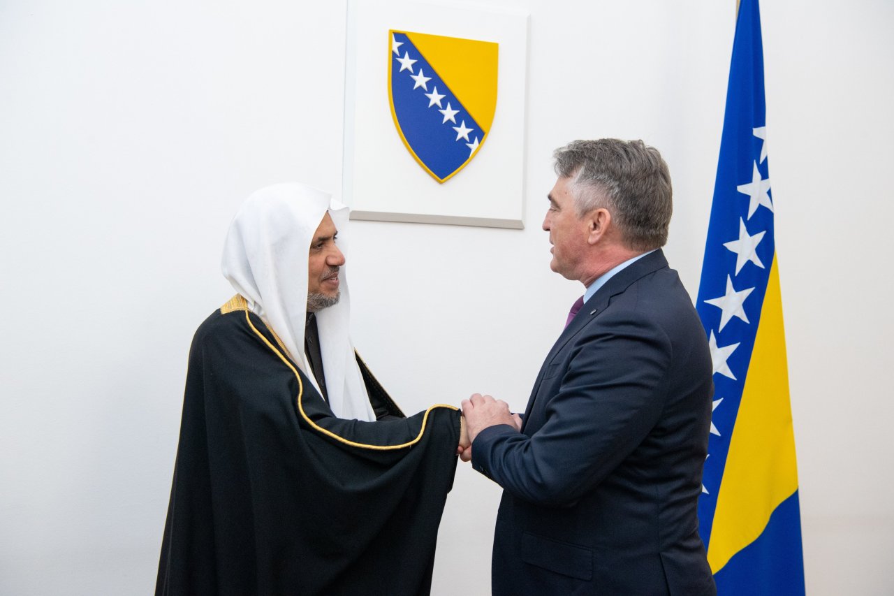 Le Secrétaire général arrive en Bosnie afin de participer au lancement de la première conférence régionale réunissant les forces politiques, les responsables religieux et les responsables des institutions civiles dans toute leur diversité :