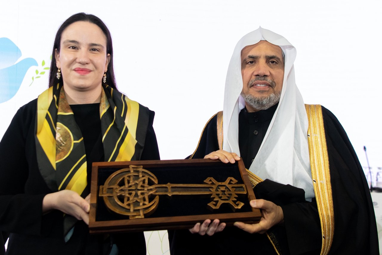 In the esteemed presence of His Excellency, the President of Bosnia and Herzegovina, and Benjamina Karić, Mayor of Sarajevo, the "Key to Sarajevo" was awarded to His Excellency Sheikh Dr. Mohammed Al-Issa