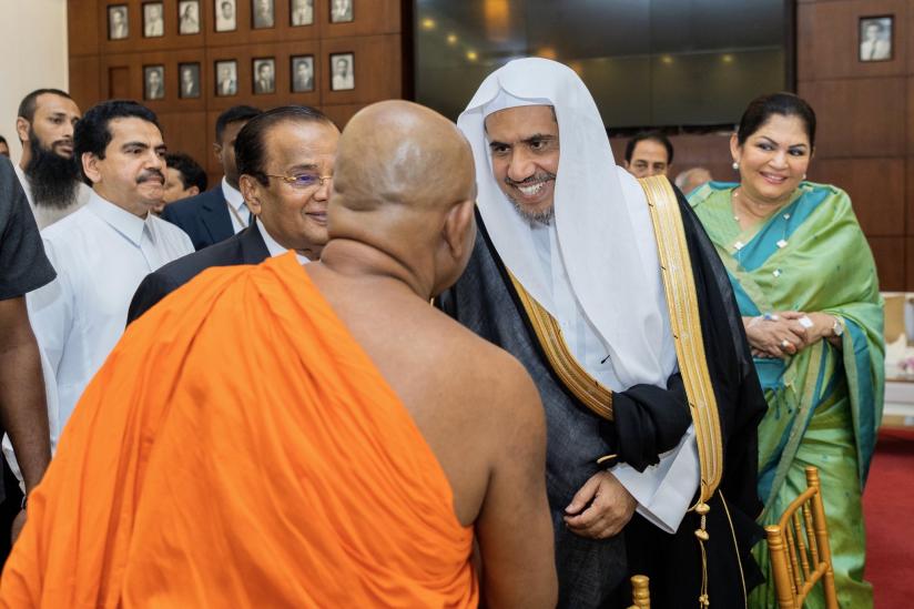 کولمبو کی میئر نے معزز شخصیات اور سفارتی ارکان کی موجودگی میں میں عزت مآب شیخ ڈاکٹر محمد العیسی کا خیر مقدم کیا اور انہیں دار الحکومت کی کلید پیش کی