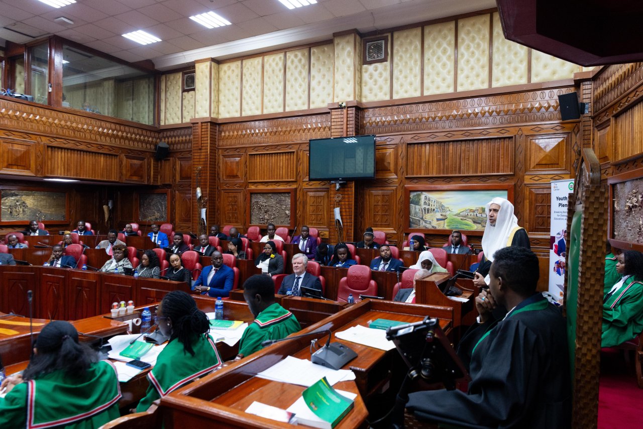 الأمين العام لرابطة العالم الإسلامي ضيفُ شرفٍ في "منتدى شباب إفريقيا".. وضيفًا على برلمان الشباب في كينيا