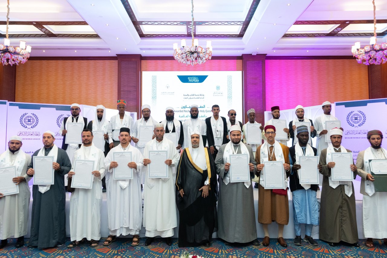 His Excellency Sheikh Dr. Mohammed Al-issa, Secretary-General of the MWL and Chairman of the Organization of Muslim Scholars, honored the winners of the World Elite Reciters of the Ten Qira’at Competition