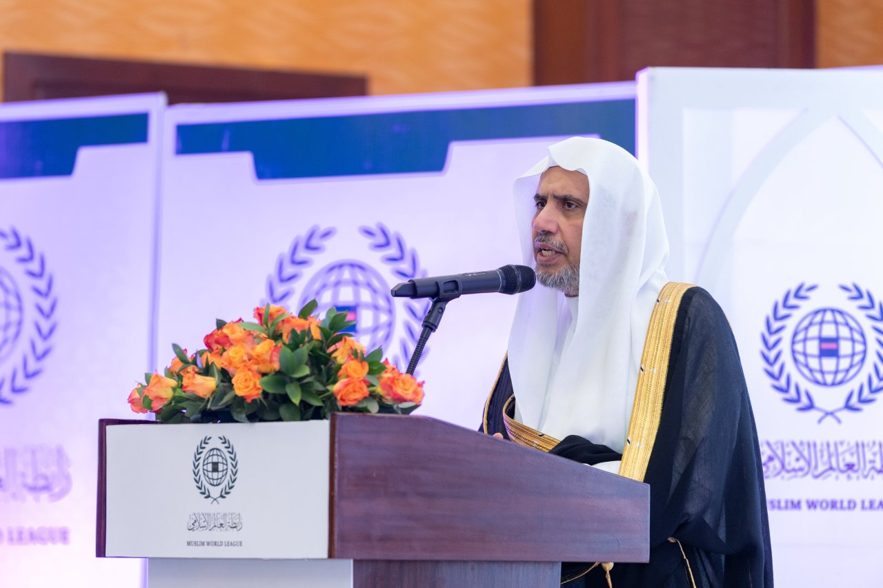 Lors de la plus grande célébration coranique jamais vue en Afrique, avec la participation massive de mémorisateurs du Coran des dix lectures à travers le monde, en présence des savants africains :