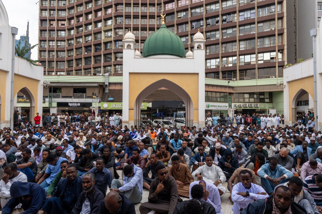 Just moments ago, in the largest mosque in Kenya: His Eminence Sheikh Dr. Mohammed Alissa delivered the Friday sermon in Nairobi, the capital. He elucidated the values of Islam and the ethical conduct of Muslims