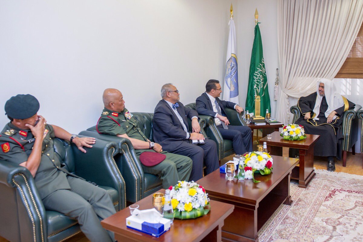 معالي الأمين يلتقي معالي وزير الدفاع الماليزي، وتناول اللقاءُ استعراضَ الجهود الفكرية؛ لإيضاح صحيح الإسلام ومُحاربة التطرف