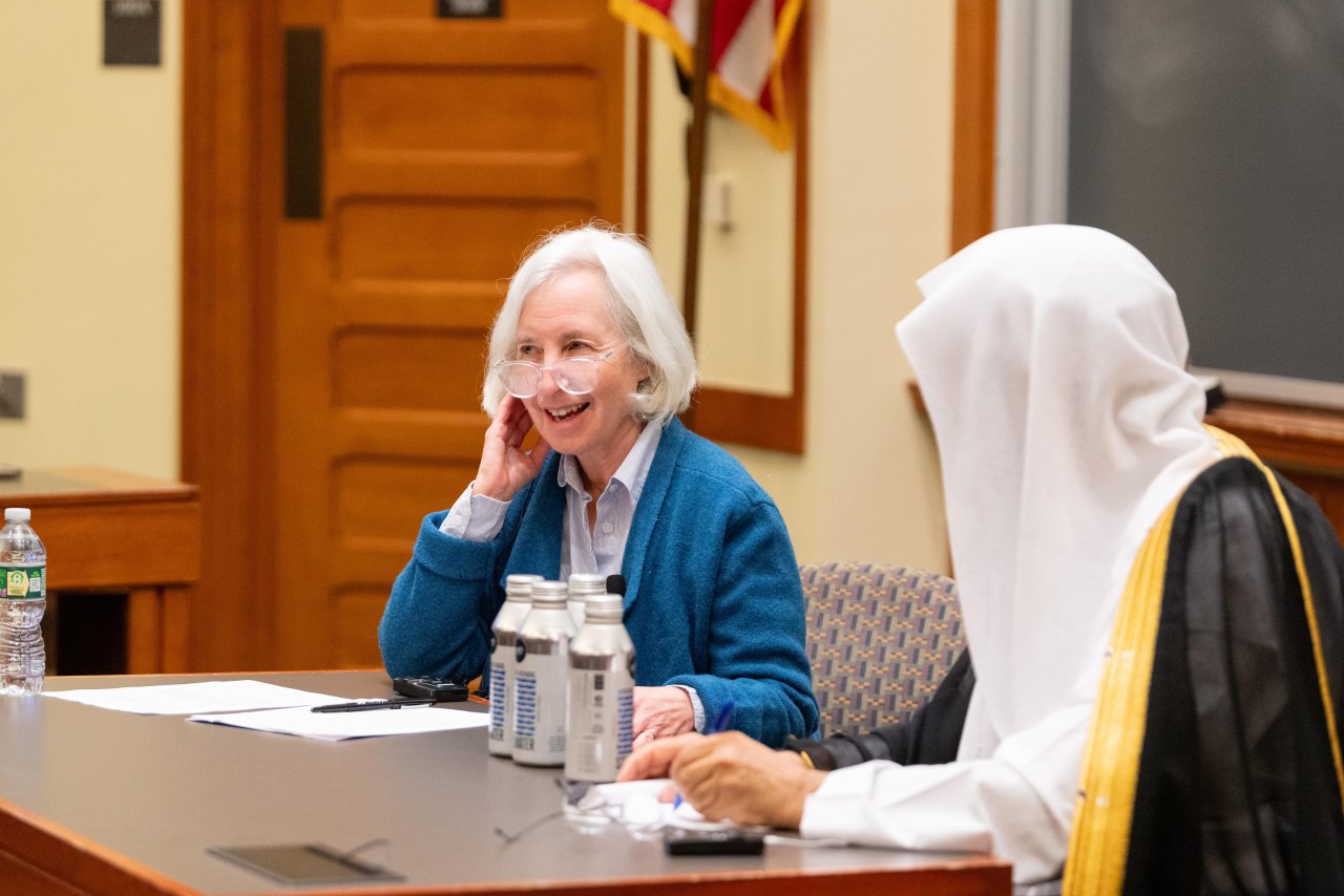 الشيخ د.العيسى يُلقي محاضرةً بجامعة هارفارد حول "الدين والقانون"