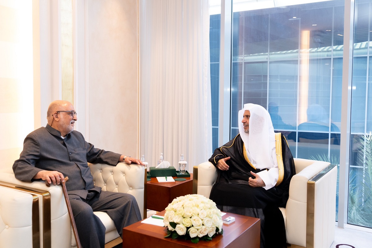 At his office in Riyadh, His Excellency Sheikh Dr .Mohammed Al-issa, met with Mr. Mohamed Hussein Mohamed, Chairman of the Sri Lanka Islamic Center