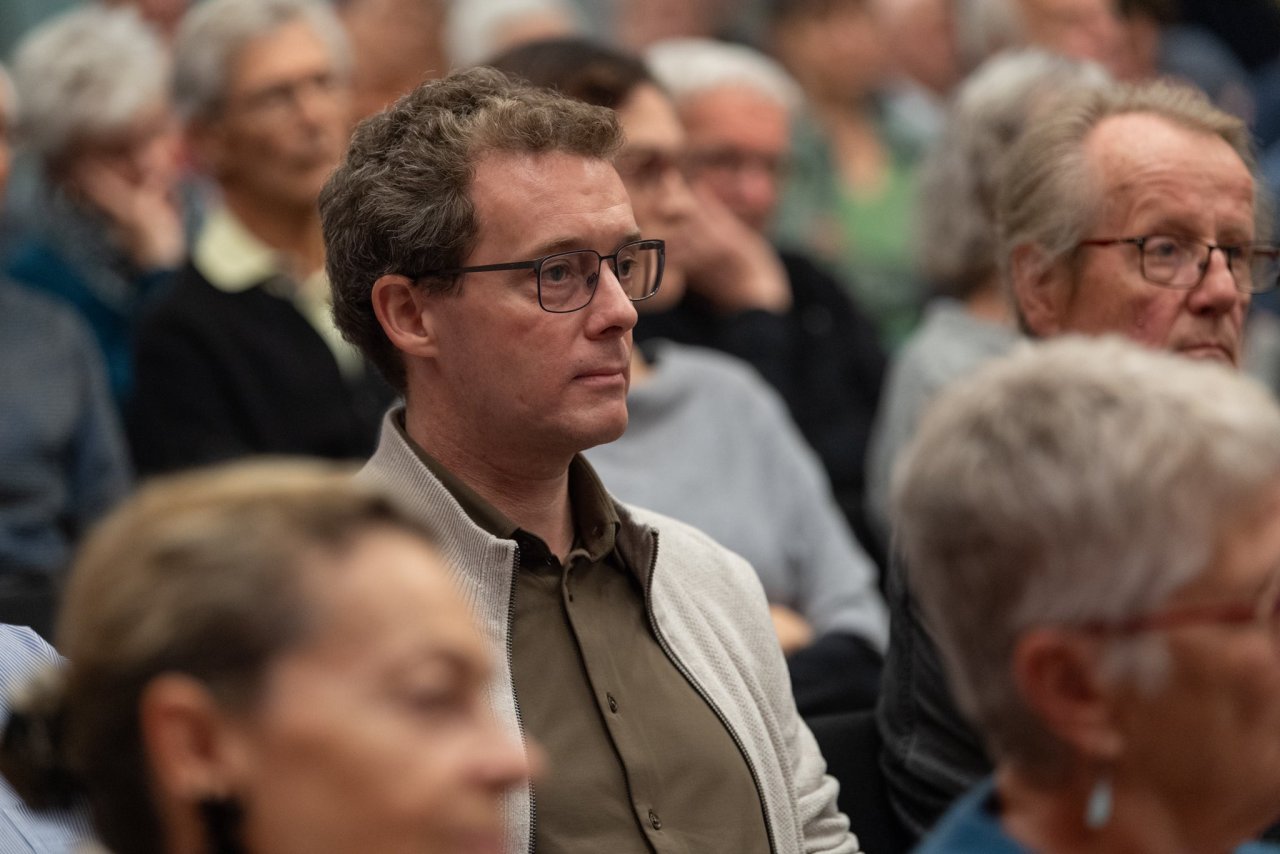 Invité d’honneur lors de la célébration du 80ᵉ anniversaire de l’une des plus grandes plateformes intellectuelles en Europe, en présence de responsables des partis politiques