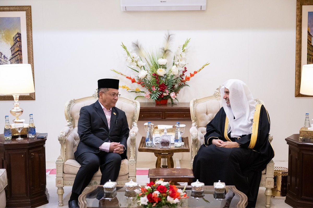 At his residence in Islamabad Sheikh Dr.Mohammed Al-Issa , met with Minister Mohd Naim Mokhtar