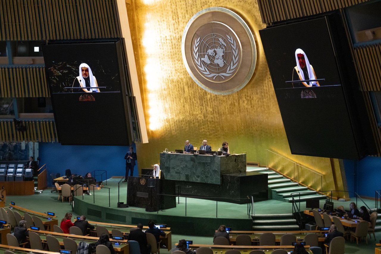 Excellency Sheikh Dr. Mohammed Al-Iissa, arrived today at the United Nations Headquarters in New York, where he delivered the keynote address on behalf of the Muslim peoples