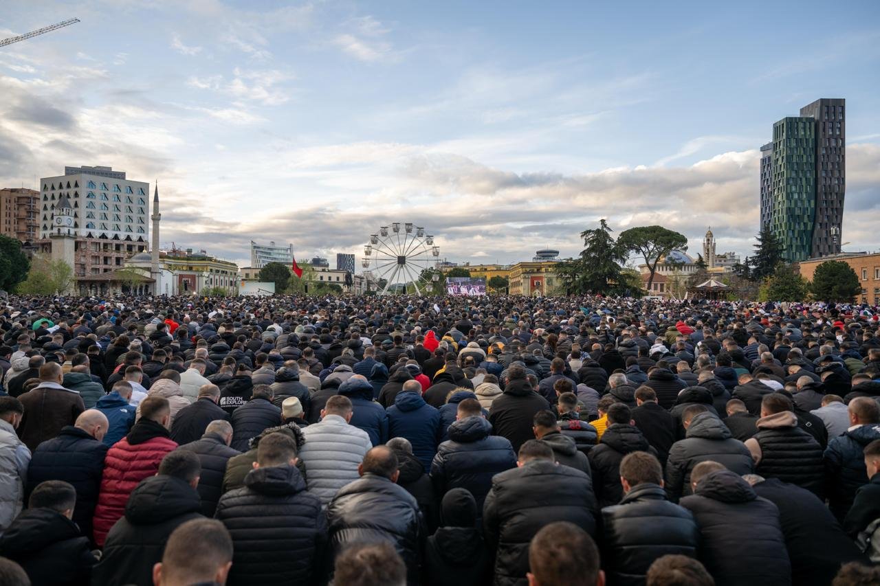 cheikh Mohammed Alissa prononce le sermon de l’Aïd, en réponse à l’invitation du Président de la République d’Albanie