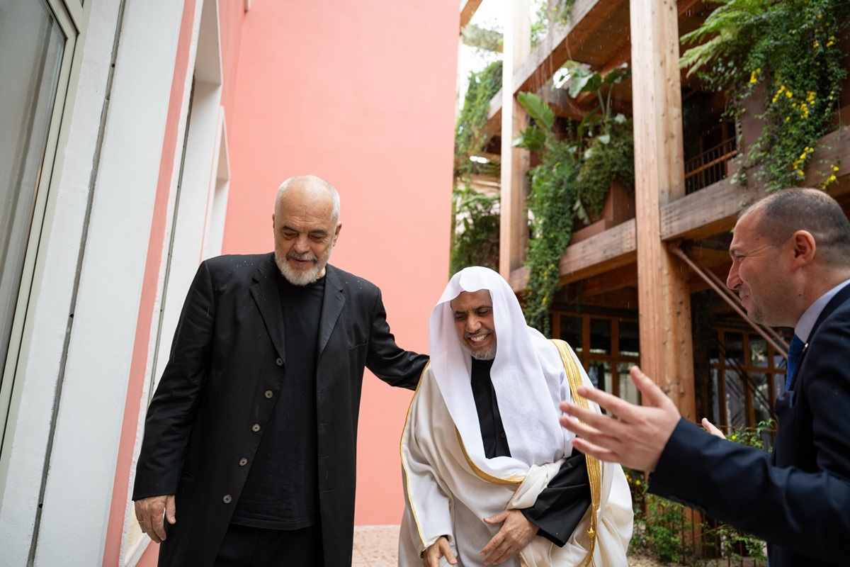 Le Premier ministre albanais, M. Edi Rama, a accueilli au siège de la Primature le Secrétaire général, Président de l’Organisation des savants musulmans, cheikh Mohammed Alissa