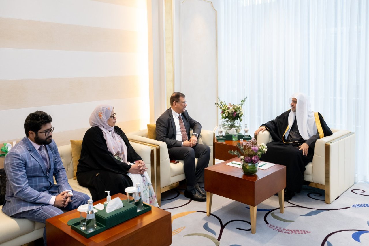 Le Secrétaire général Président de l’Organisation des savants musulmans, cheikh Mohammed Al-Issa a rencontré aujourd’hui M. Reza Uddin, Directeur général de l’Union Rohingya Arakan