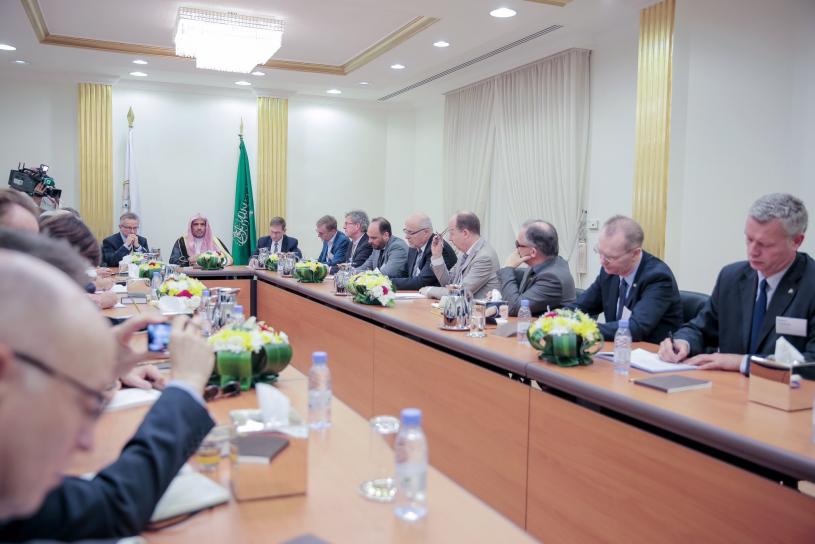 معالي الأمين العام يلتقي مساء أمس في حوار مطول وفداً ألمانياً رفيع المستوى يضم قيادات لمؤسسات حكومية وفكرية وإعلامية