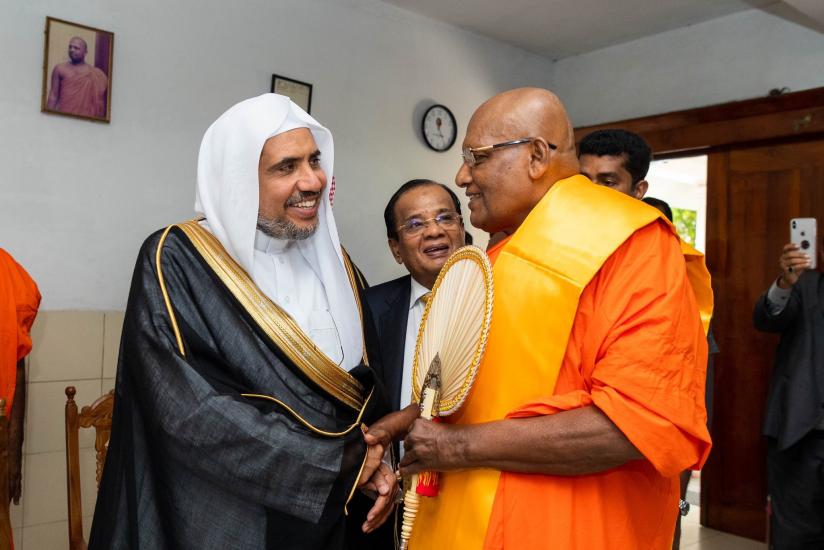 التقى معالي الشيخ د. محمد العيسى في سياق فعاليات قمة وئام الأديان المنعقدة بتنظيم الرابطة في سريلانكا بعدد من كبار القيادات البوذية حول العالم