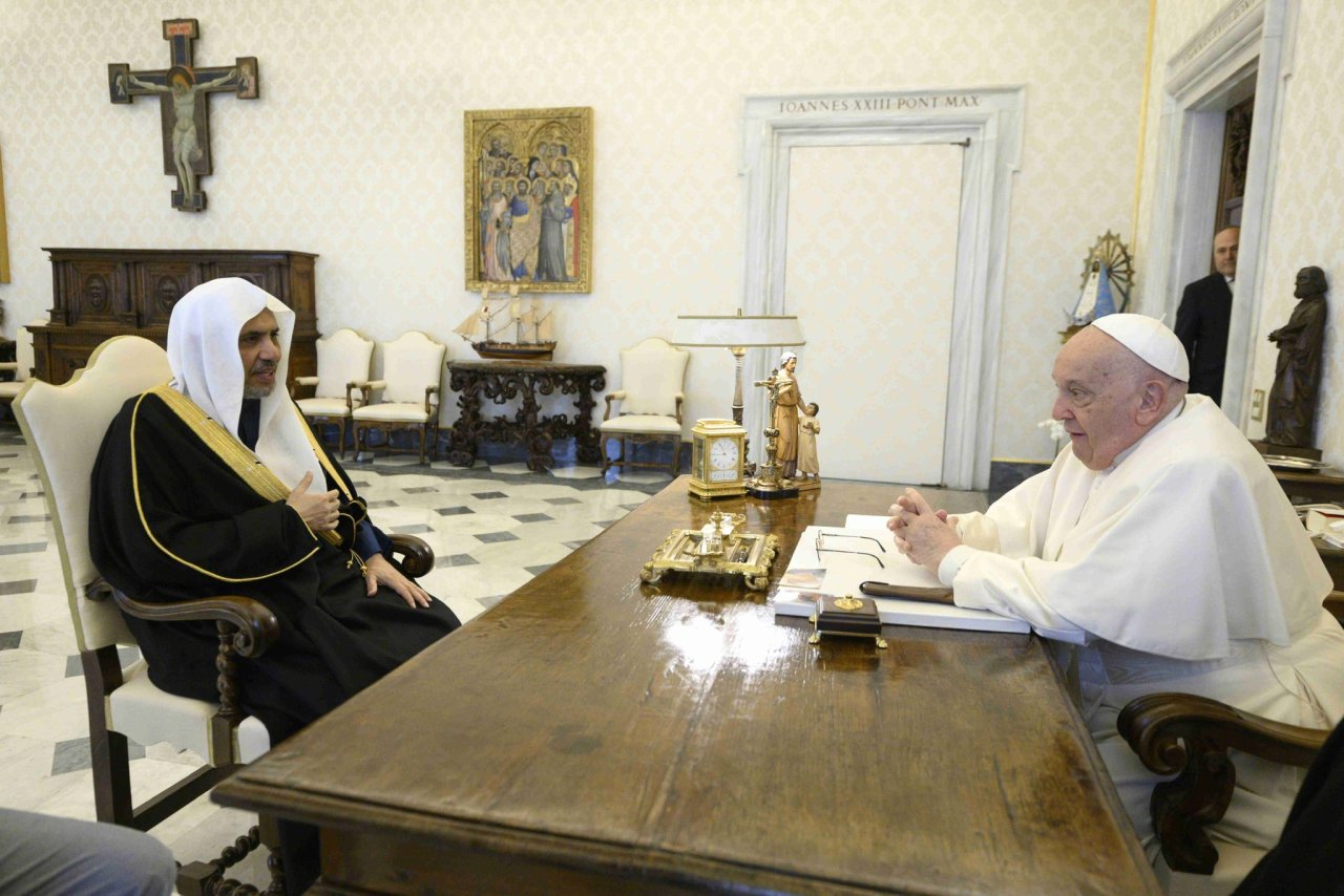His Excellency Sheikh Dr. Mohammed Al-Issa, Secretary-General of the Muslim World League extended heartfelt condolences to His Eminence Cardinal Pietro Parolin.